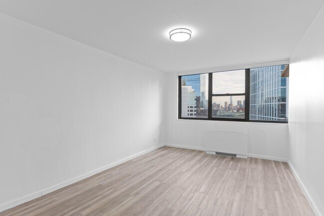 Foto del edificio - 270 Marin Blvd