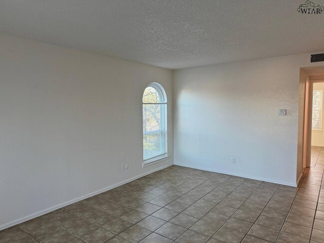 Foto del edificio - 1611 Bell St