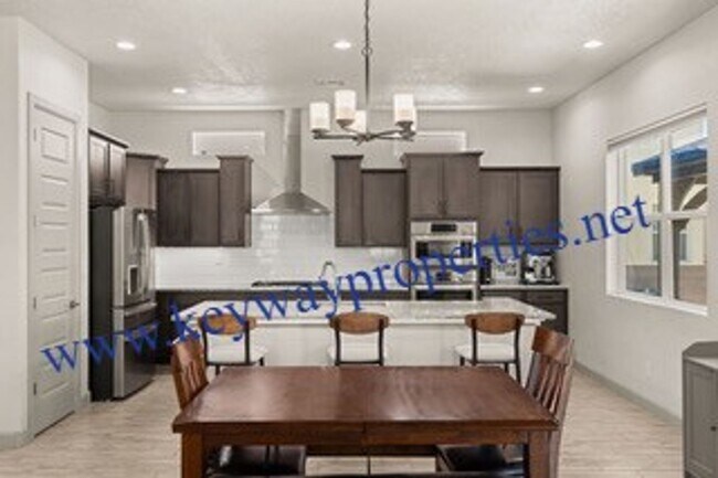 Building Photo - Like New Los Lunas Home!