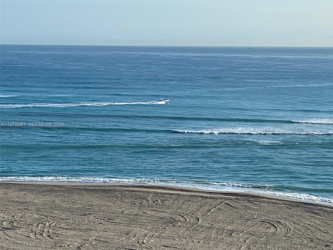 Foto del edificio - 300 Ocean Trail Way