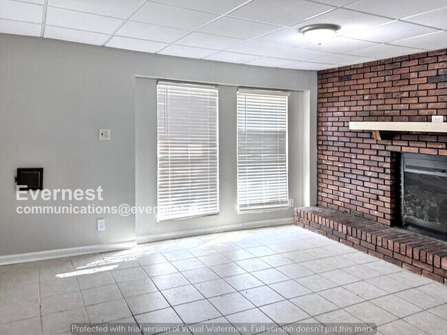 Foto del edificio - 2902 Tall Tree Ln