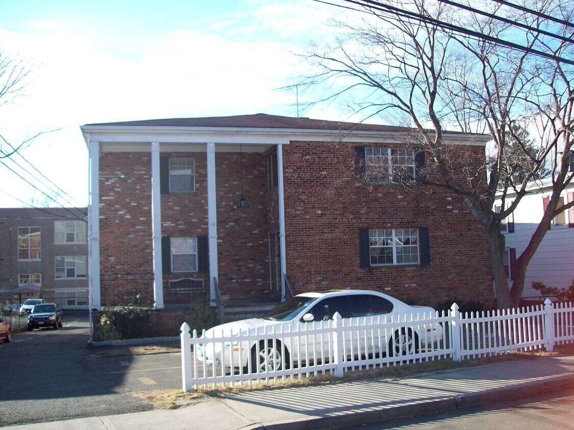 Building Photo - 12 Belltown Rd