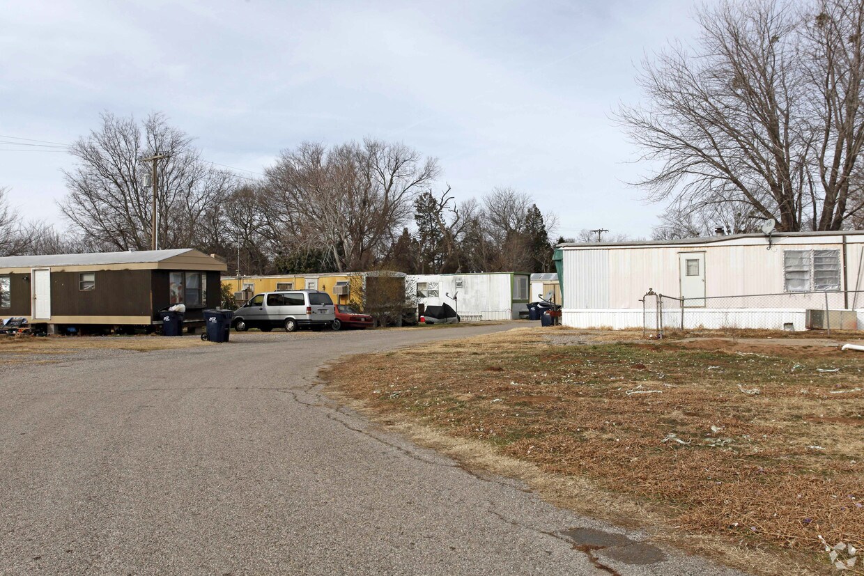 Building Photo - Rose Rock Village