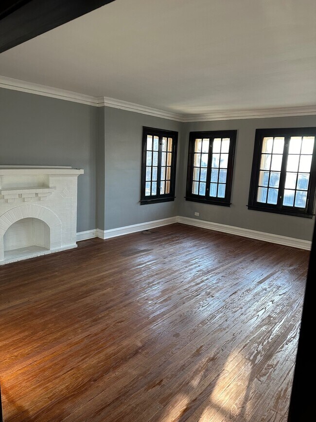 Foto del edificio - 7947 S Champlain Ave