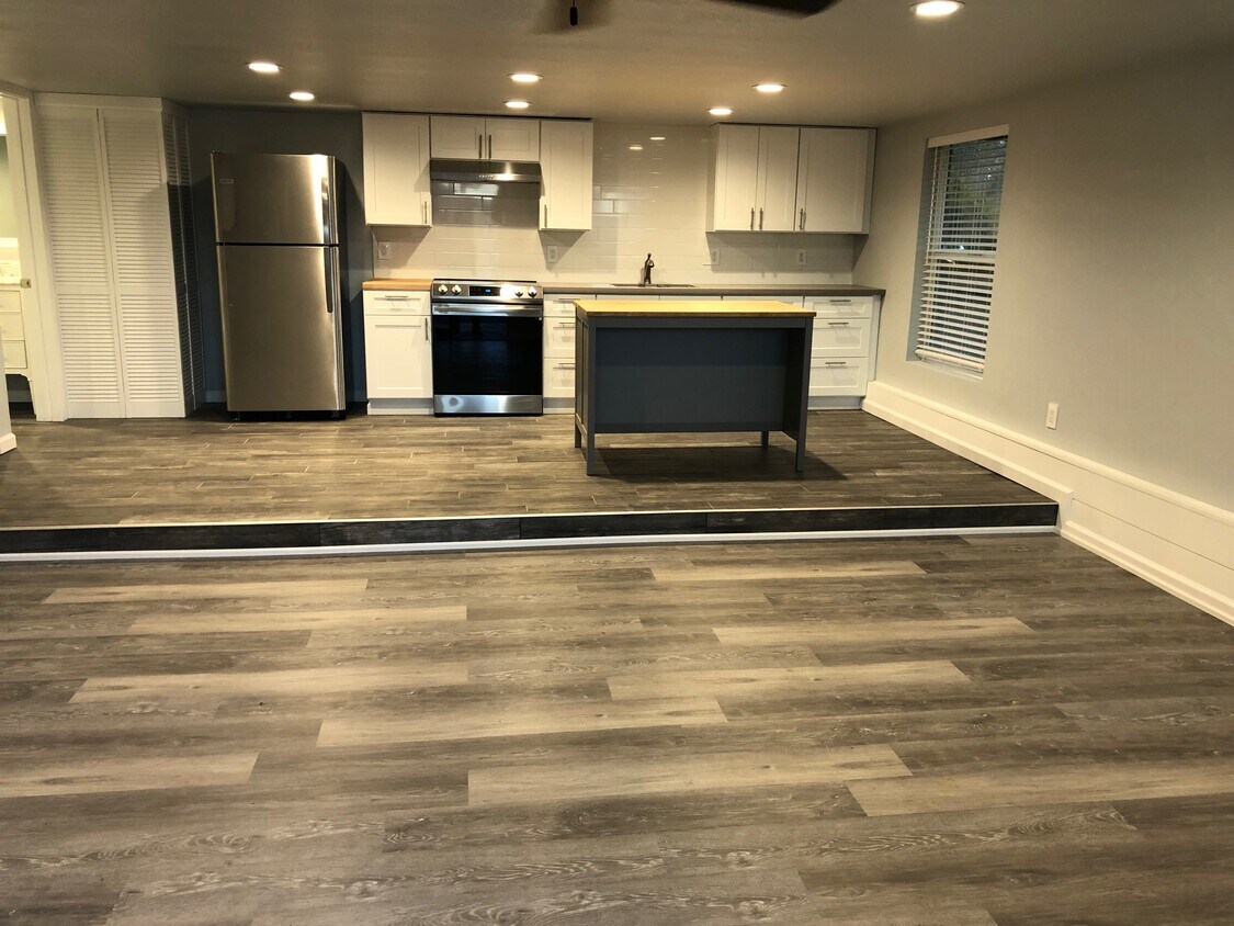 Foto principal - 99 Pine Oaks Rd