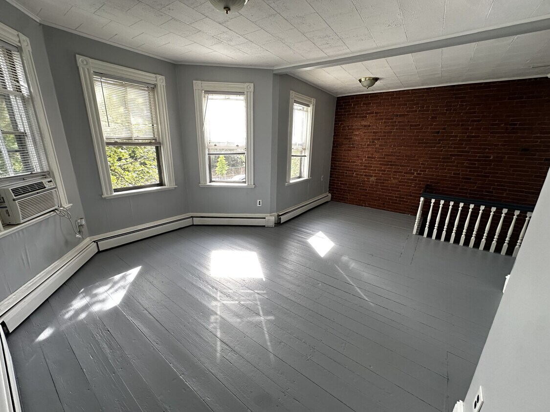 Foto principal - 729A Somerville Ave