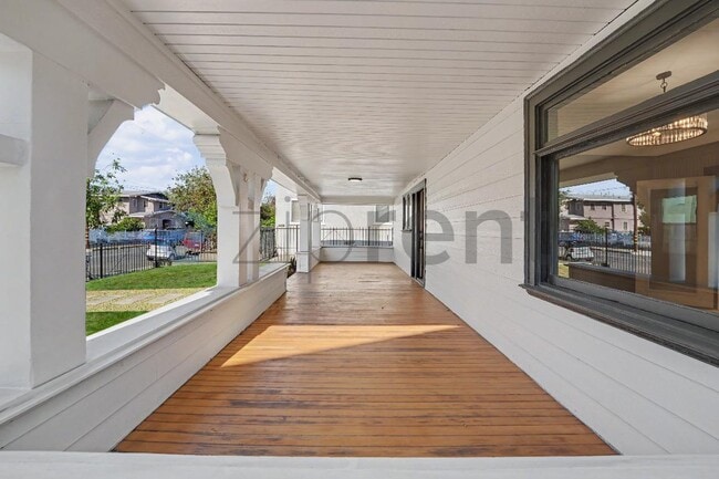 Building Photo - Unit