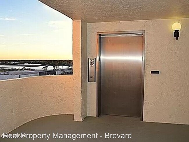 Foto del edificio - 300 S Sykes Creek Pkwy