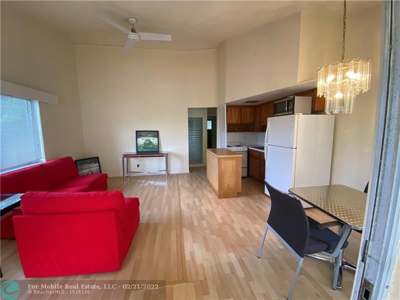 Primary Photo - 2624 NE 30th Pl