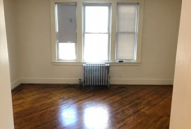 Foto del edificio - 1579 Leslie St