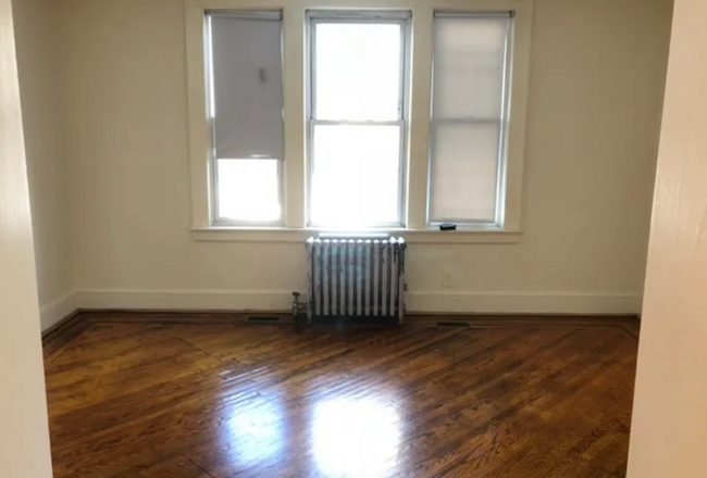 Building Photo - 1579 Leslie St