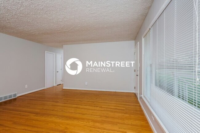 Building Photo - 3 Bedroom Pet-Friendly Home in LOUISVILLE, KY with Main Street Renewal