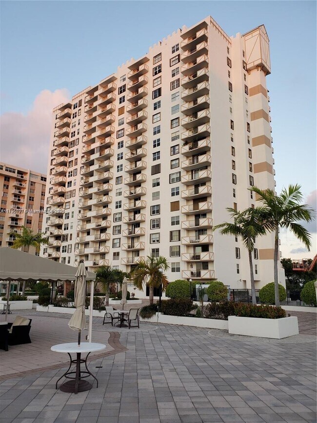 Foto del edificio - 1865 S Ocean Dr
