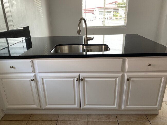 Kitchen sink - 3217 Puente Ave