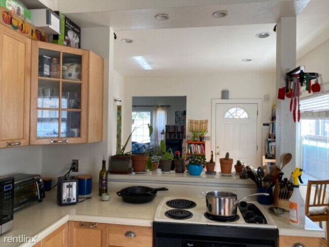 Foto del edificio - 3 br, 1 bath House - 5879 Marshall St