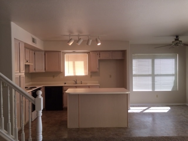 Foto del edificio - RED MOUNTAIN RANCH-sz