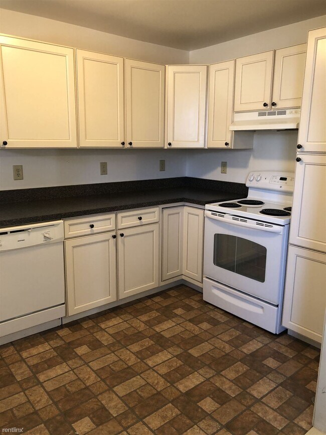 Building Photo - 2 br, 1 bath Duplex - 11 Mill St
