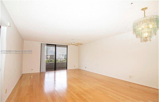 Building Photo - 2500 Parkview Dr