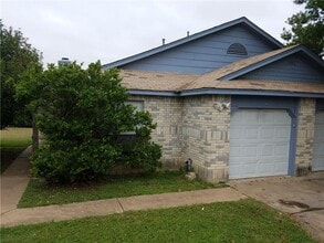 Building Photo - 1304 Pitcairn Dr