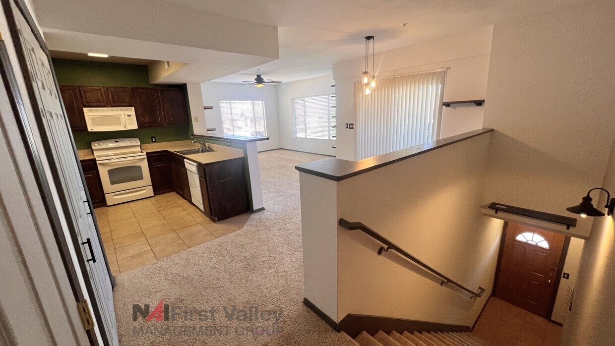 Foto principal - 1 Bedroom, 1 Bath with a Single Car Garage...