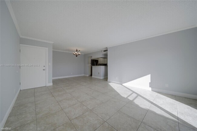 Building Photo - 3 br, 2 bath Condo - 9004 SW 137th St