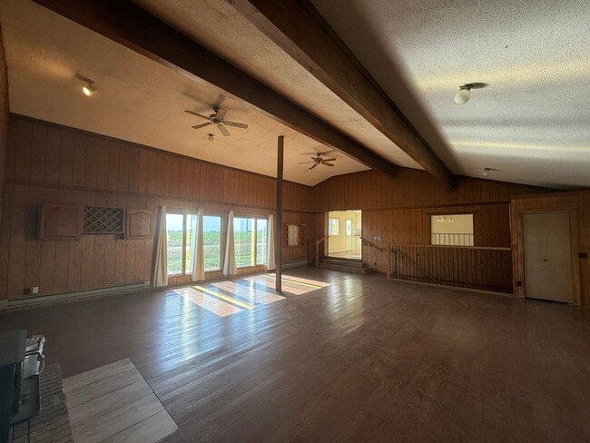 Building Photo - Two Bedroom, Two Bathroom Country Home! Lo...