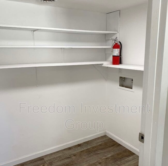 Building Photo - 159 Louella Dr
