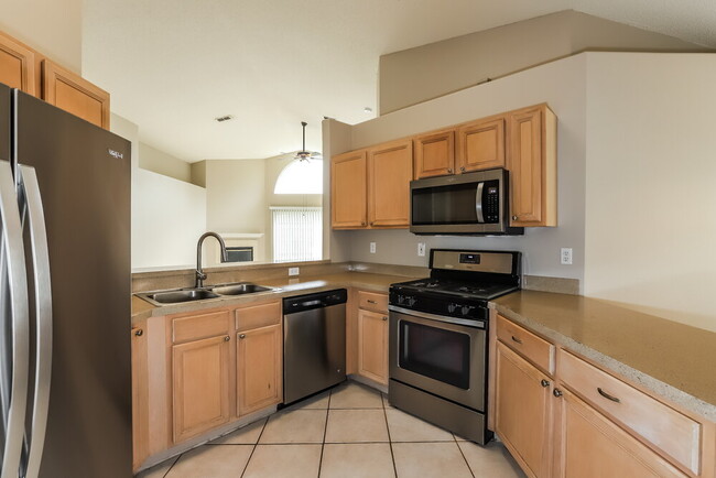 Building Photo - 1324 Crimson Clover Ln