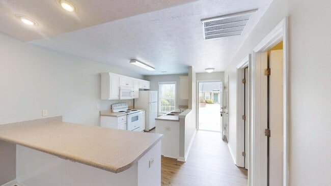 Building Photo - 1235 Longpoint Dr