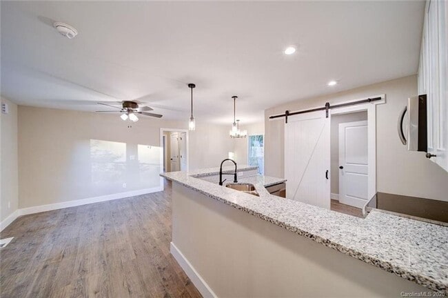 Building Photo - Remodeled 3 bedroom, 2 bath home
