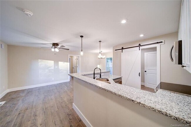 Foto del edificio - Remodeled 3 bedroom, 2 bath home