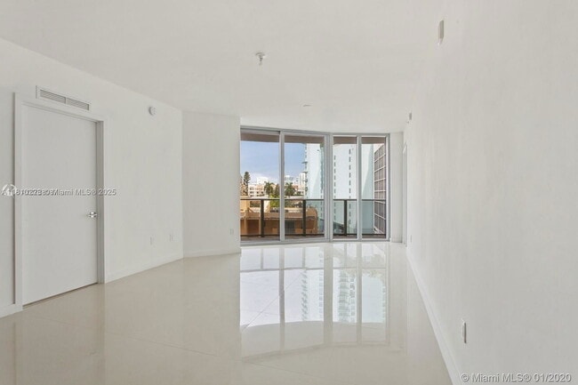 Foto del edificio - 488 NE 18th St