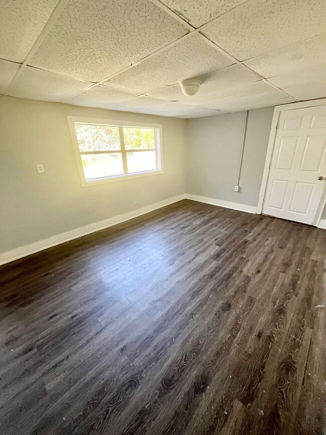 Building Photo - 3BR/1BA Duplex Near Lake Parker, Large Shared Backyard!