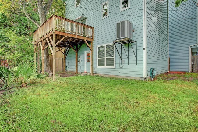 Building Photo - 516 W 28th St