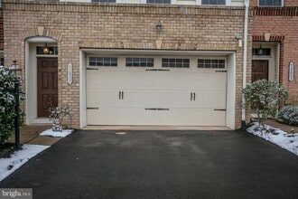 Building Photo - 42607 Offenham Terrace