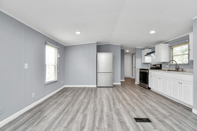 Building Photo - 2710 Wilson Rd