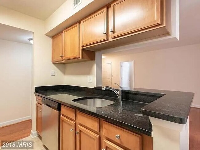 Foto del edificio - 1729 Ascot Way