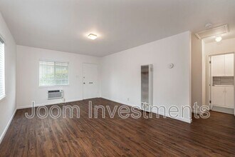 Building Photo - 818 Mayflower Ave