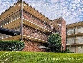 Building Photo - 2990 Rhodes Cir S