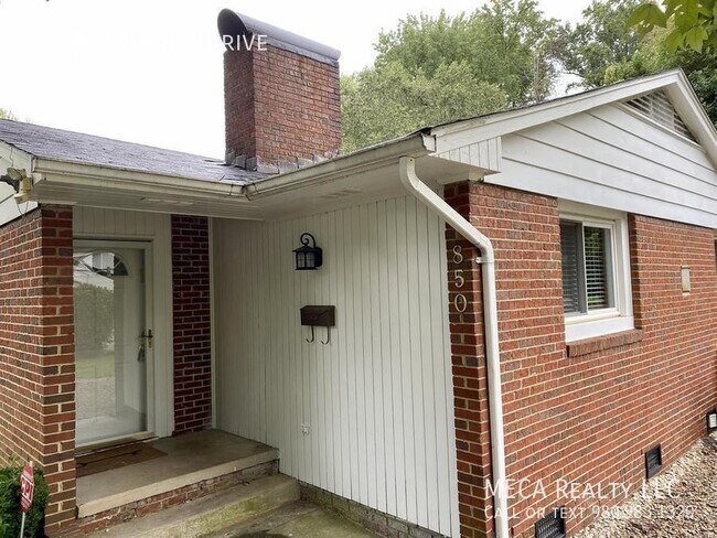 Foto del edificio - 850 Montford Dr