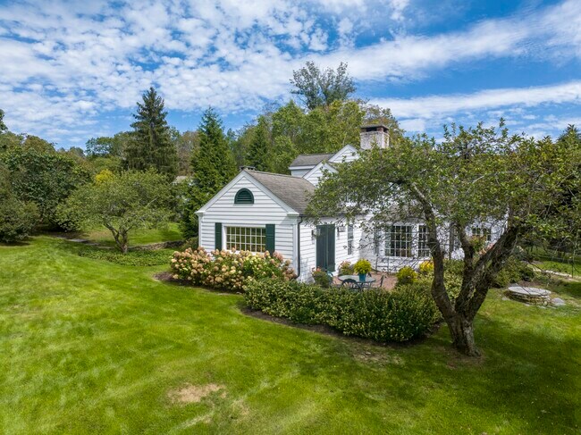 Foto del edificio - 427 Valley Farm Rd