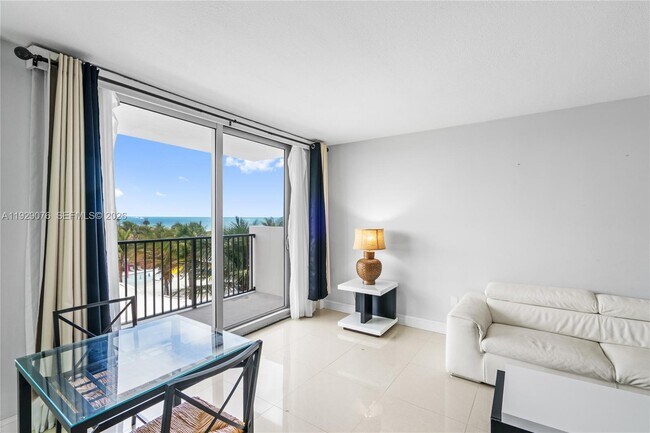 Foto del edificio - 9273 Collins Ave