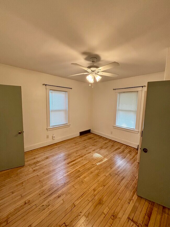 Foto del edificio - 1574 Ridgewood Ave