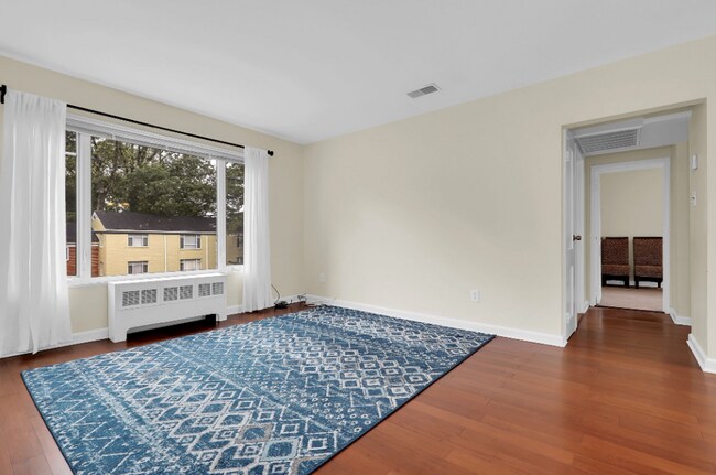 Foto del edificio - 10411 Montrose Ave