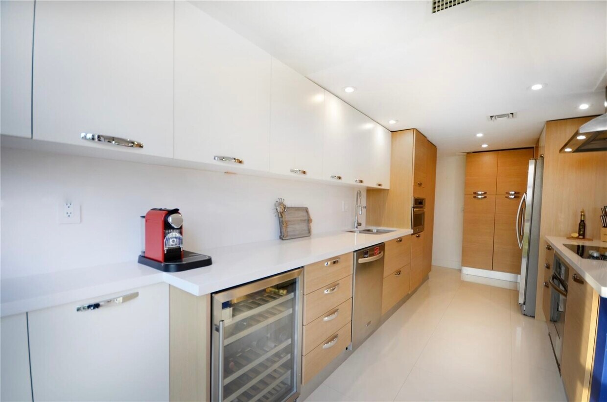 Foto principal - 1121 Crandon Blvd