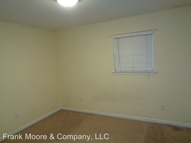 Building Photo - 4403 Caroline Dr