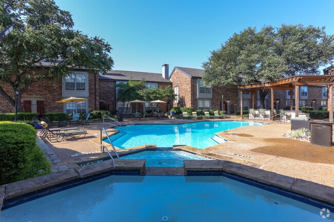 Piscina - The Place at Briarcrest