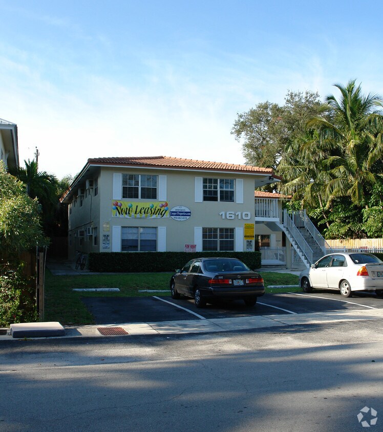 Building Photo - 1610 NE 3rd Ct