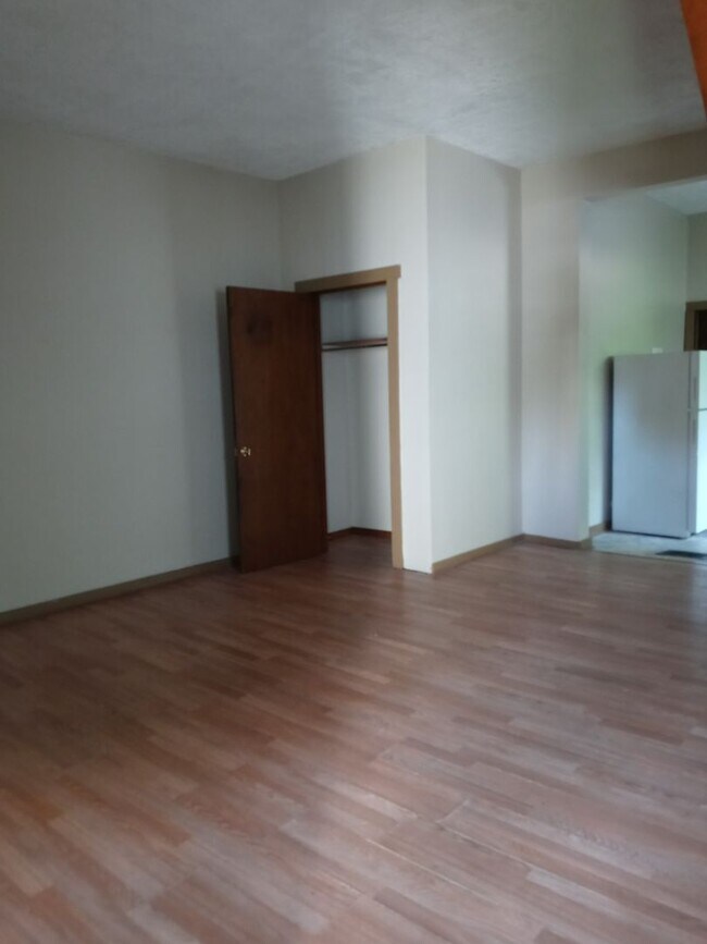 Foto del edificio - 107 S Walnut St