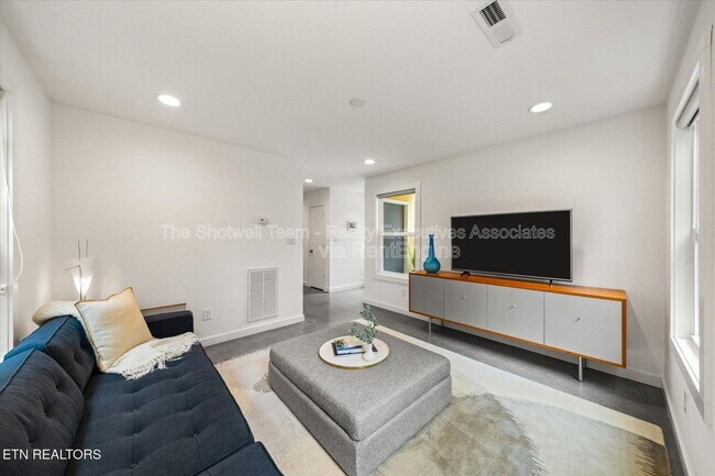 Foto del edificio - 1327 Brown Ave